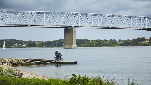Cyclists under Lillebælt bridge