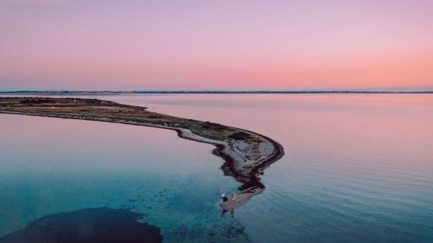 Birkholm øy på Fyn ved solnedgang